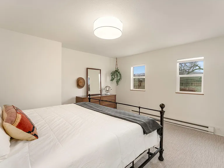 2417 N Overland Trl — Photo 22