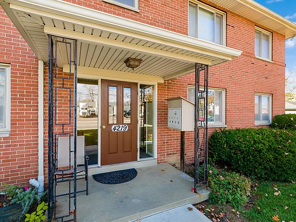 3rd image of 4219 Indianola Ave #C