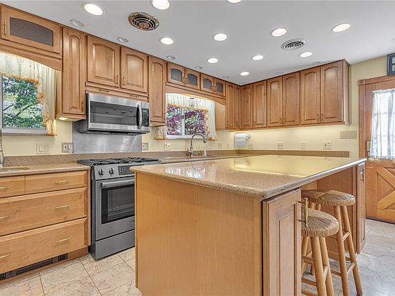2nd image of 134 Allan Dr
