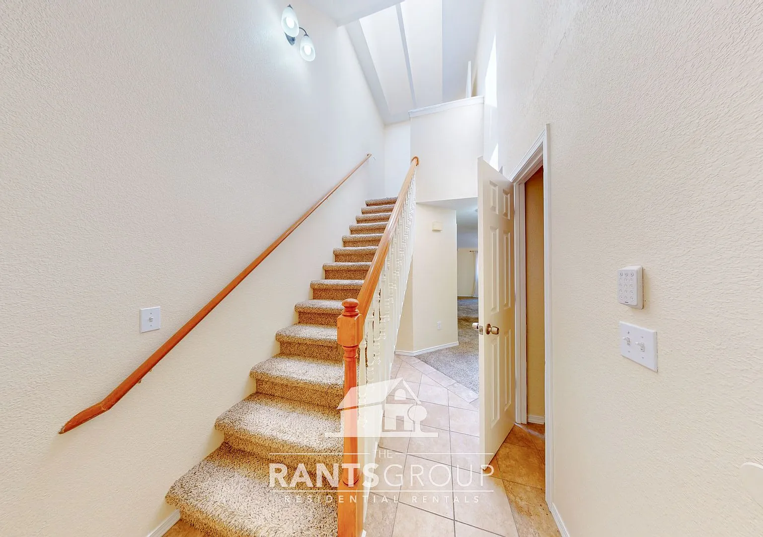 2 bed 2 bath Condo in Tumwater! Pool & Clubhouse! — Photo 3