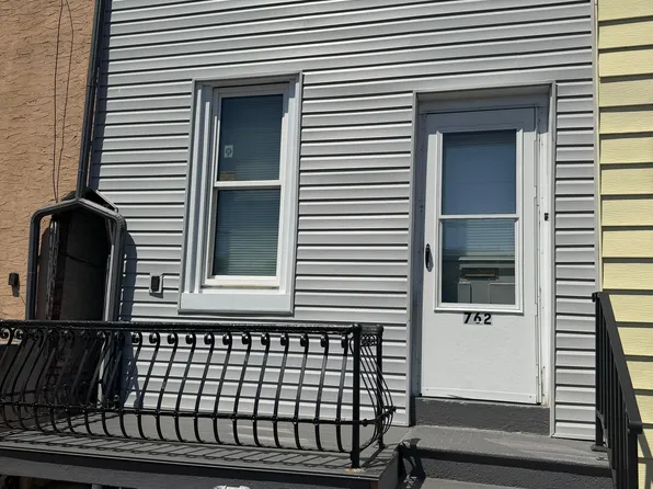 762 N 6th St, Reading, PA 19601