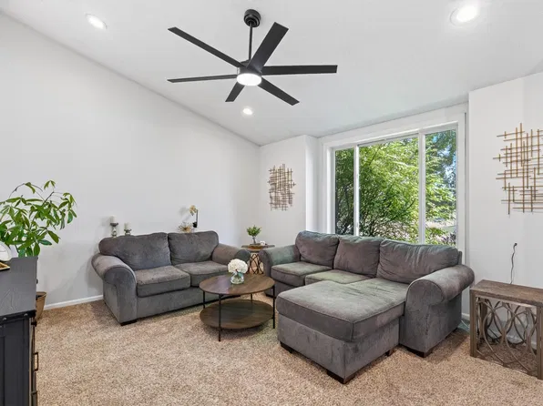 16025 Grove Trl, Lakeville, MN 55044
