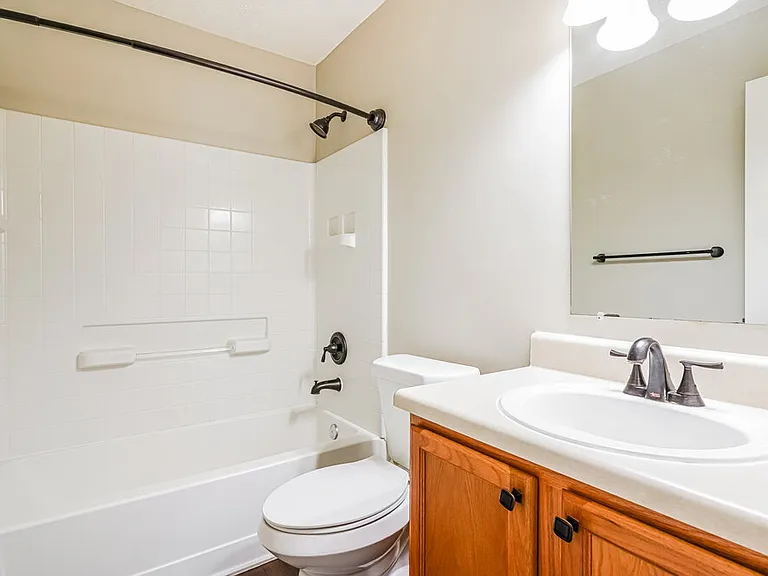 2735 Sutherland Dr — Photo 10