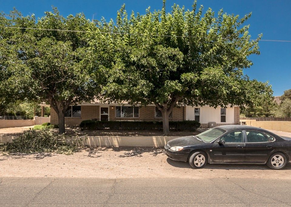 1st image of 585 E Berk Ave