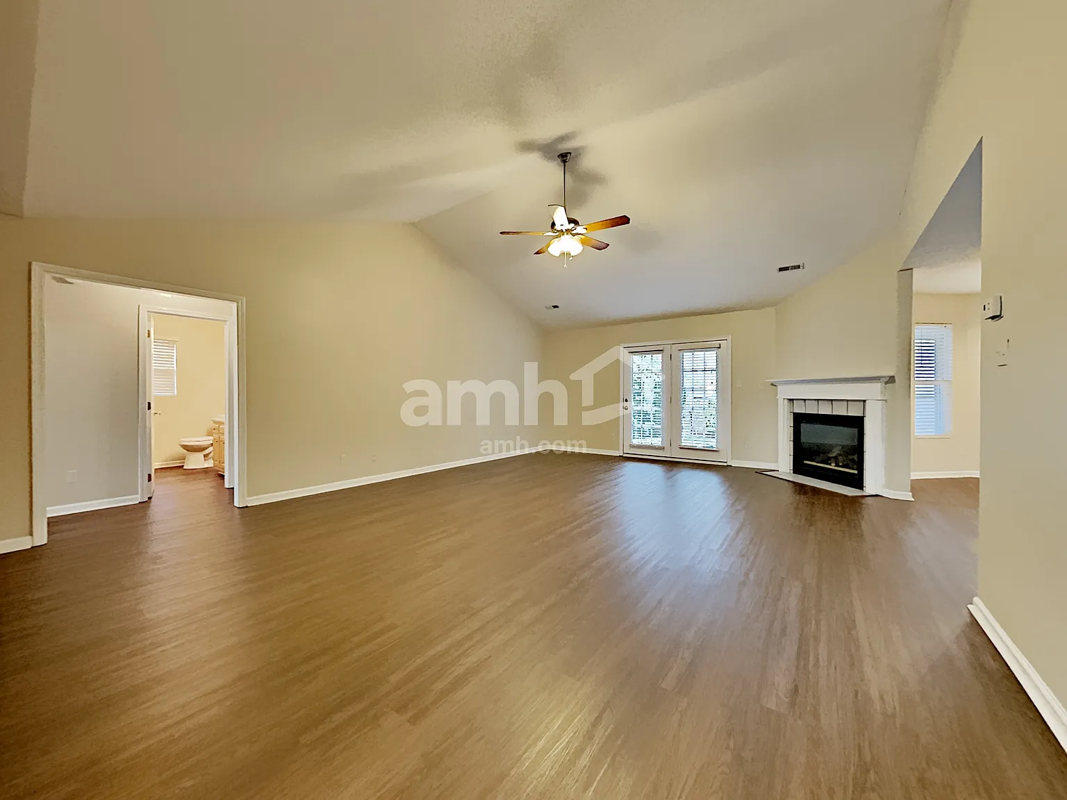 3 bed, 2.5 bath, 2567 sqft, $2,725 — Photo 4
