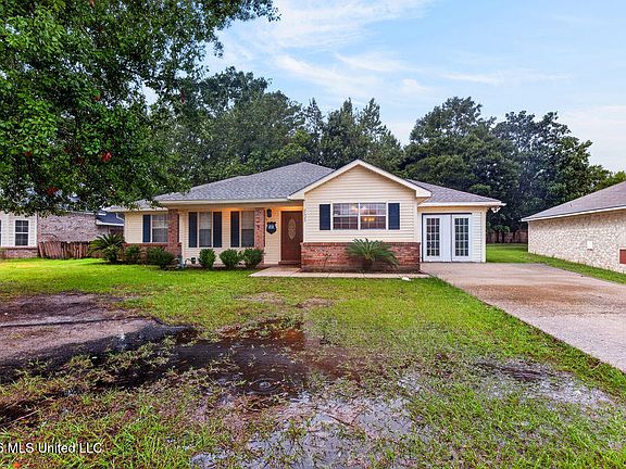 3rd image of 2625 Beachview Dr