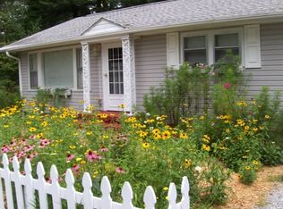 330 Woodland Dr, Hendersonville, NC 28792