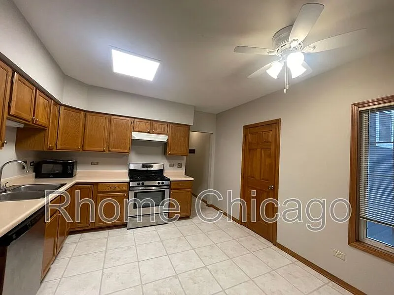 2 bed, 2.0 bath, $2,475 — Photo 4