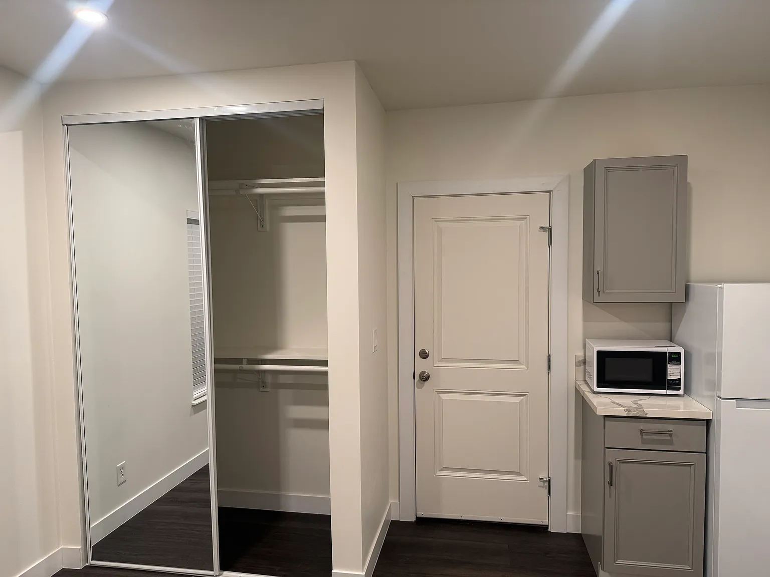 6 bed, 1500 sqft, $1,200 — Photo 1
