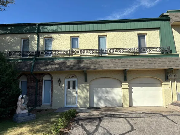 209 Castillian Blvd, Hays, KS 67601