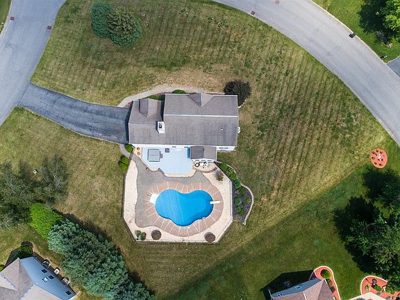 4th image of 5 Moreland Dr