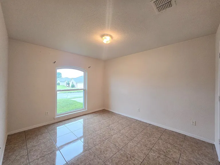 5705 Mandalay — Photo 24