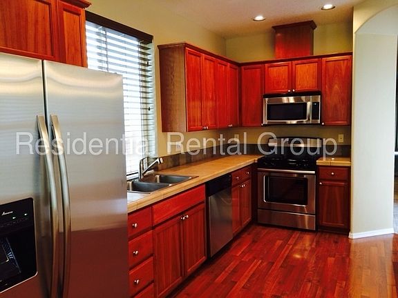 3rd image of 978 SE Portlandia Ave
