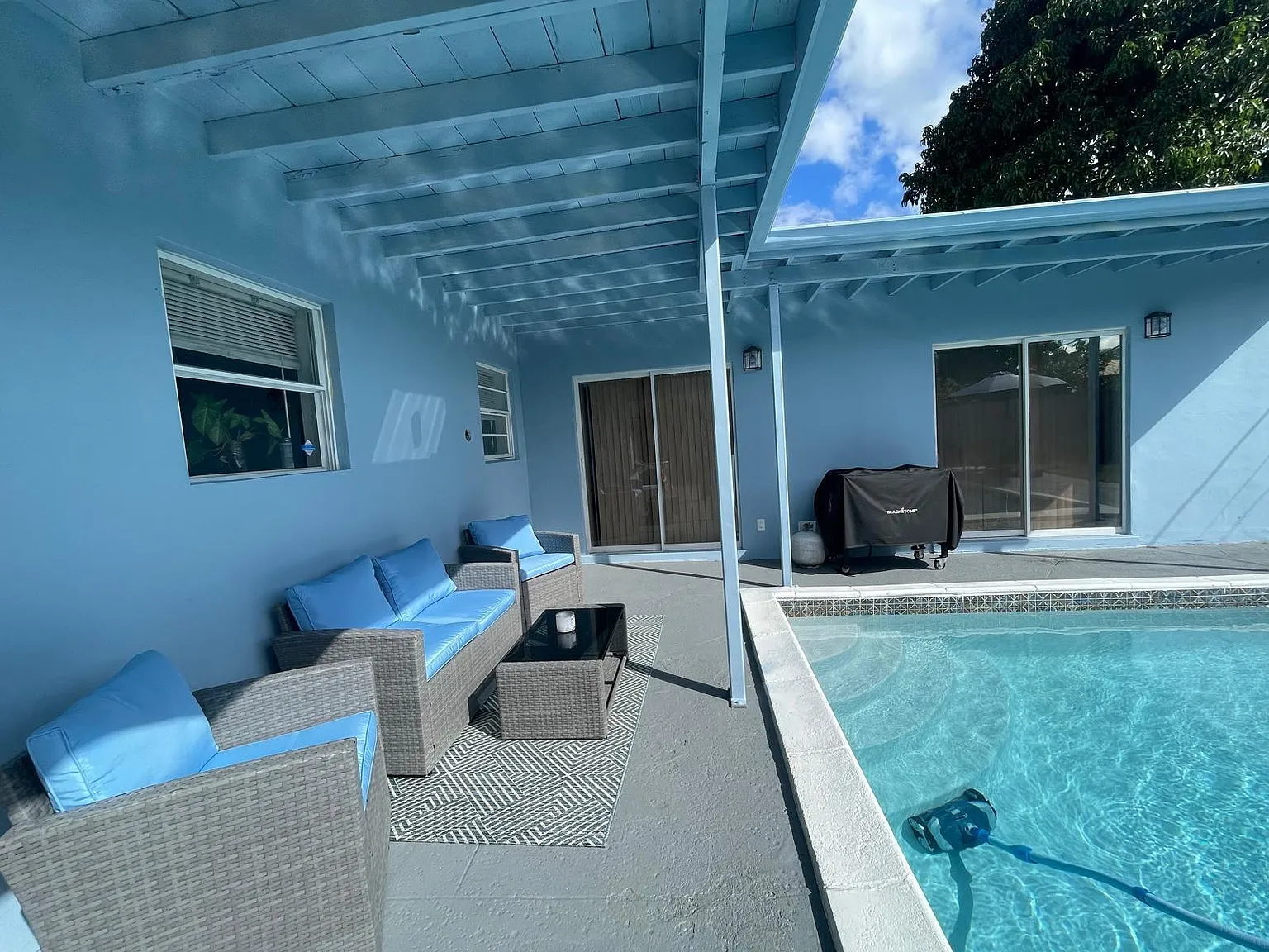 3 bed, 2.0 bath, 1327 sqft, $4,000 — Photo 3