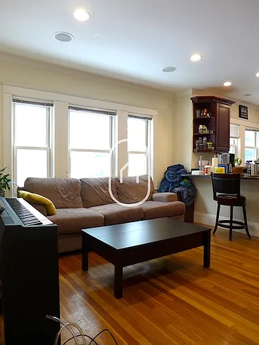 16 Worthington St Photo 1