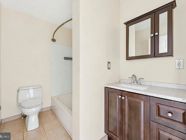 1215 Crease St — Photo 17
