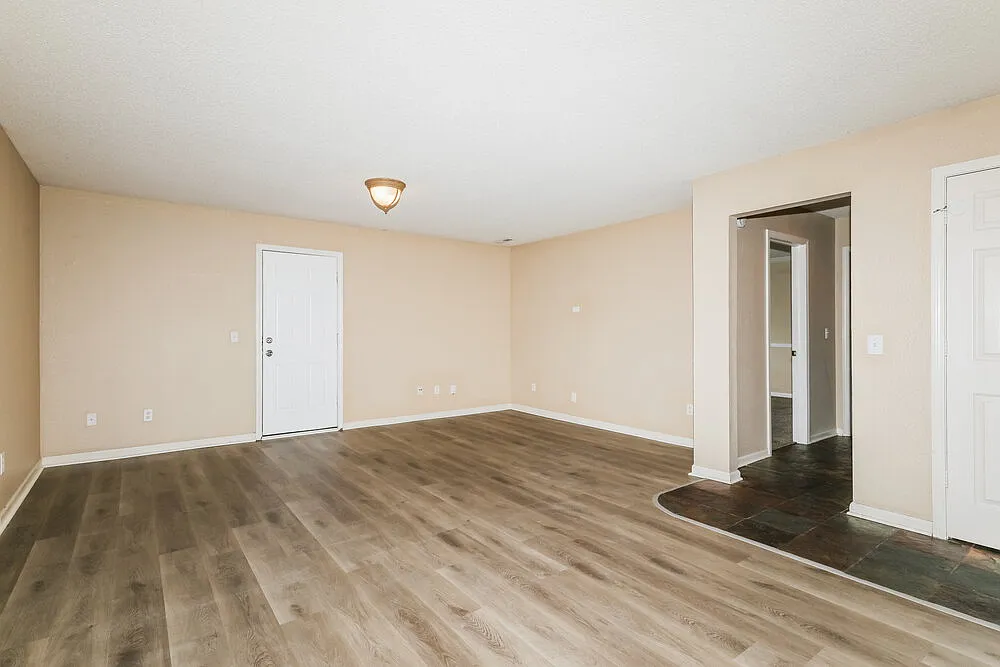 3 bed, 2.5 bath, 1602 sqft, $1,785 — Photo 4