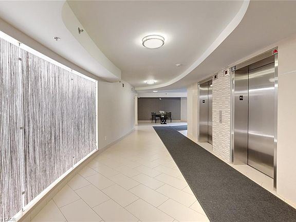 4th image of 3060 Rotary Way #404