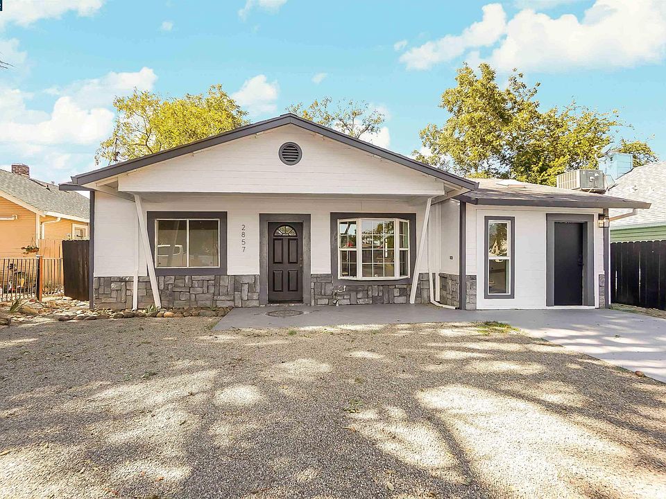 1st image of 2857 Redwood Ave