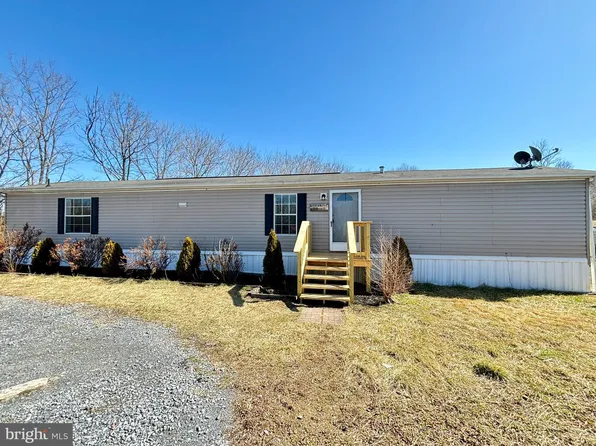 6853 Winchester Ave, Inwood, WV 25428