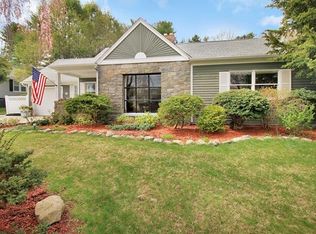 25 Windy Rdg, Trumbull, CT 06611