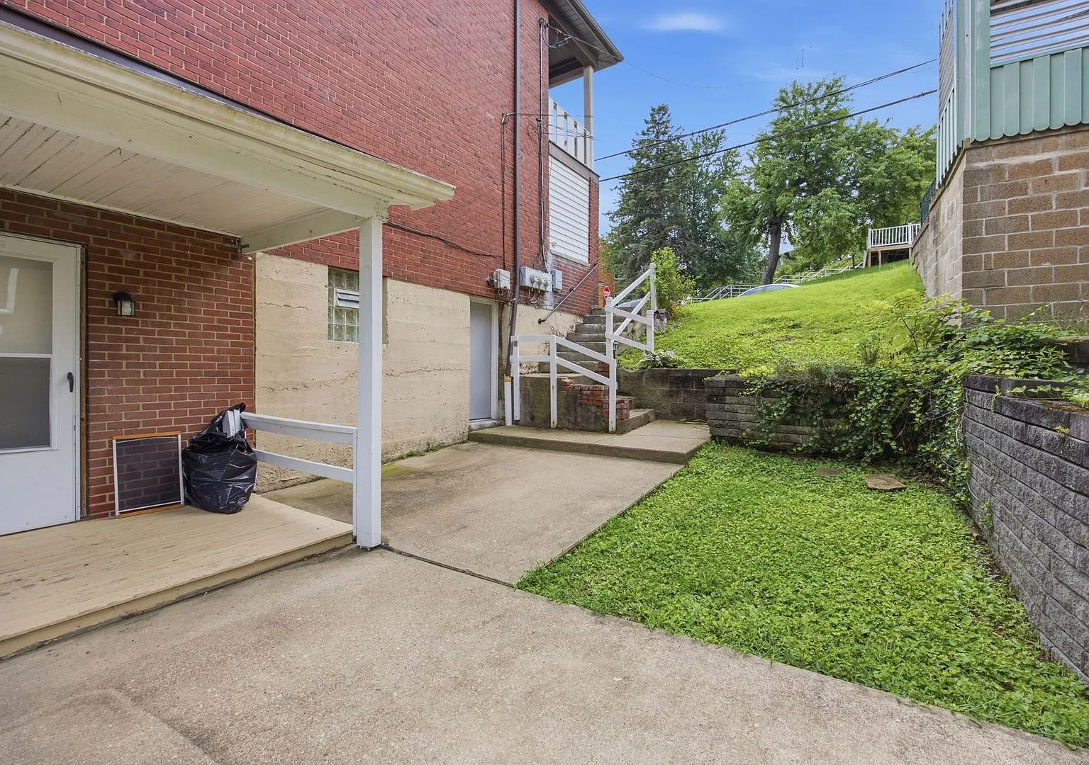 3185 Glendale Ave — Photo 1
