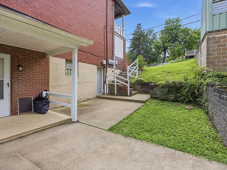 3185 Glendale Ave — Photo 1
