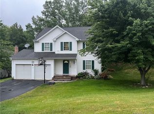 4 Inwood Ln, Farmington, CT 06032