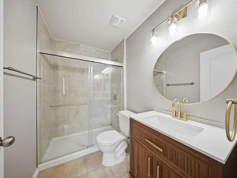 2140 Walnut Square Dr — Photo 9