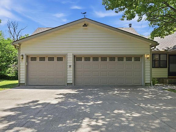 3rd image of 4020 SE 61st St