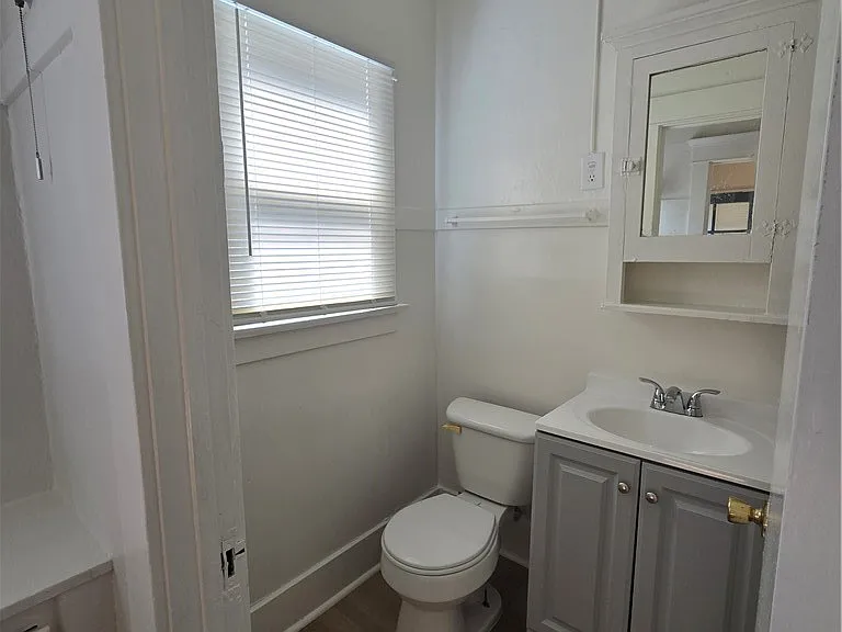 942 E 2nd St #12.5 — Photo 6