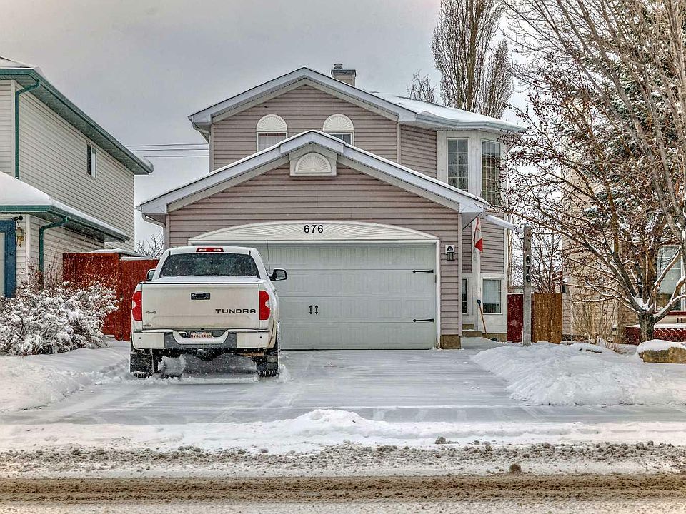 1st image of 676 Harvest Hills Dr NE