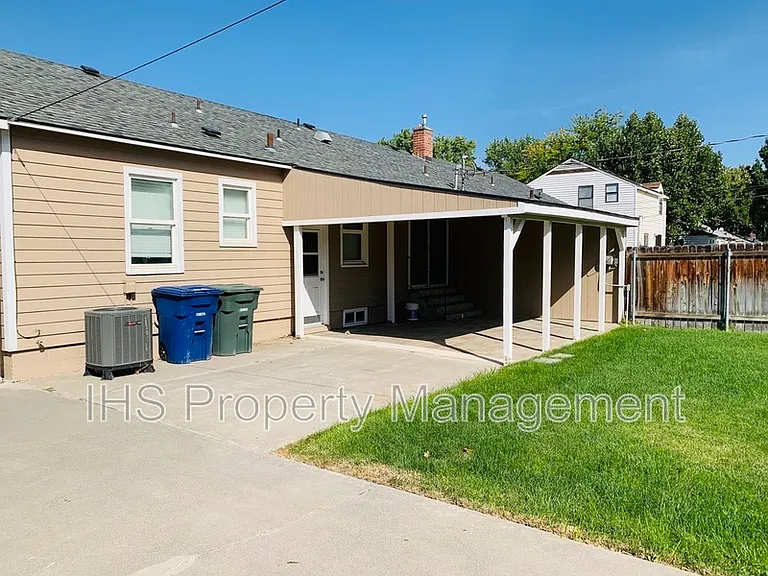 302 Bernard Ave — Photo 2