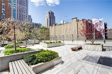 Rented by LEVEN Real Estate