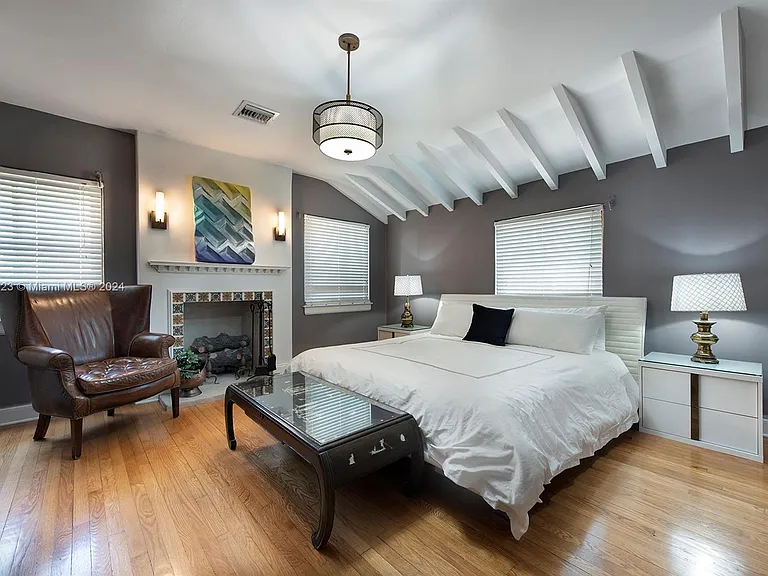 4745 Pine Tree Dr — Photo 18