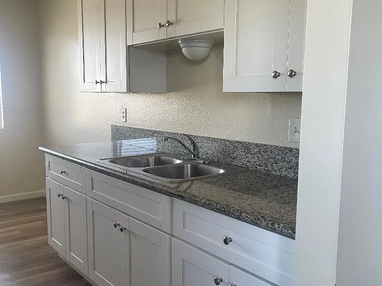 Upgraded countertop and kitchen cabinets