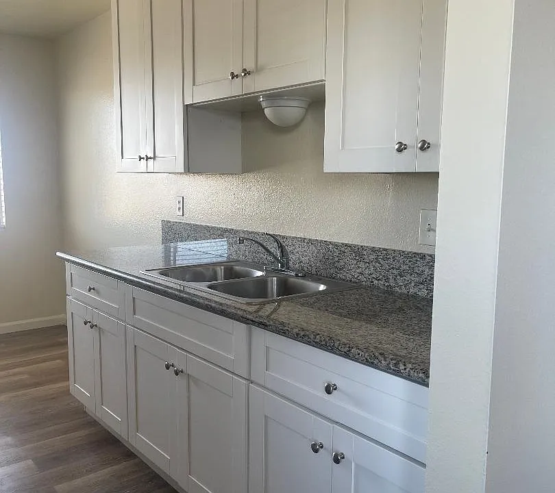 Upgraded countertop and kitchen cabinets