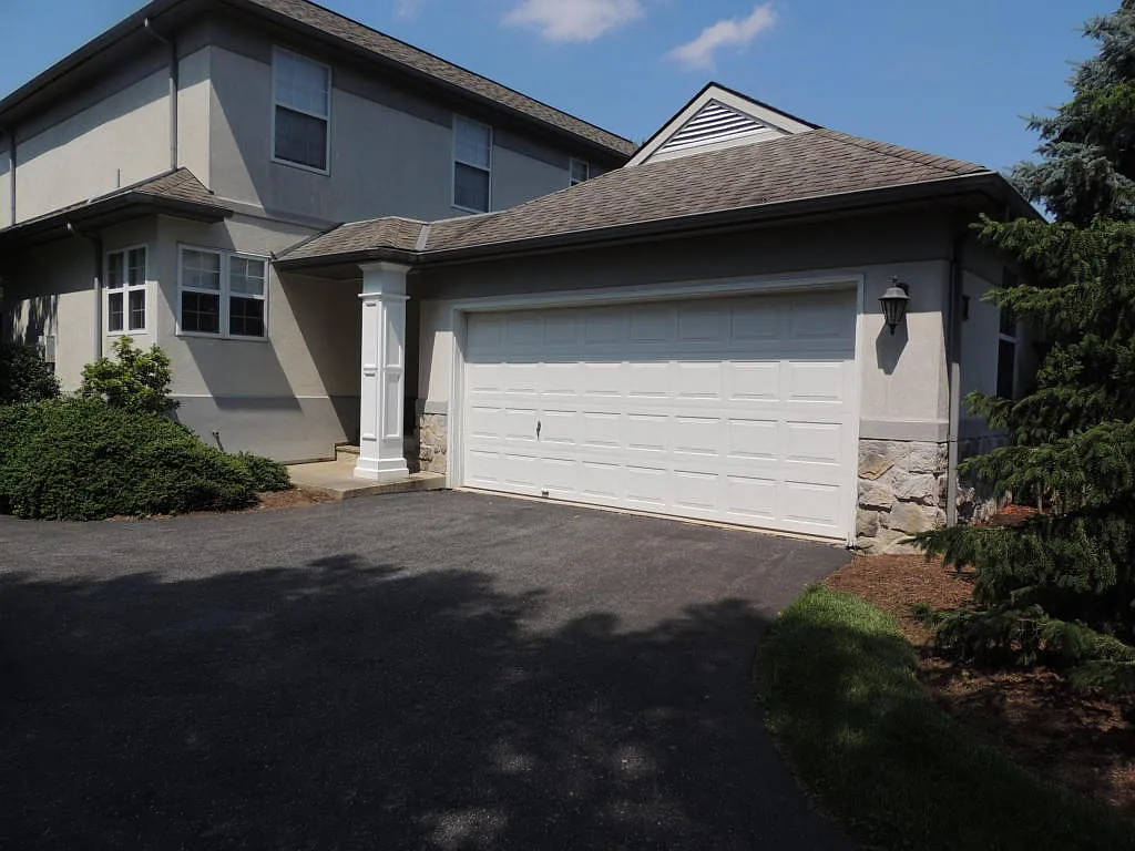 15 Laurelgate Pl photo 1