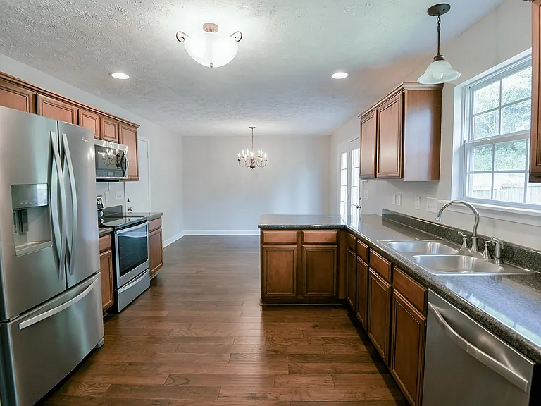 132 Tulip Grove Point — Photo 6