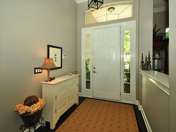 4th image of 909 E Pleasant Pl