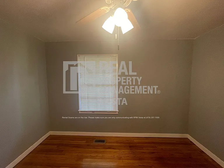 2875 Barrett Ave — Photo 10