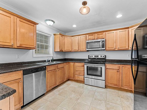 5th image of 826 Quadrilla St