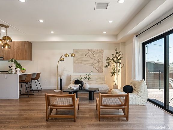 4th image of 908 N Gage Ave