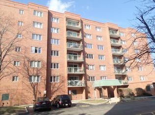 545 S River Rd APT 403, Des Plaines, IL 60016