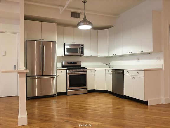 3rd image of 215 W 20th St Ste 3E