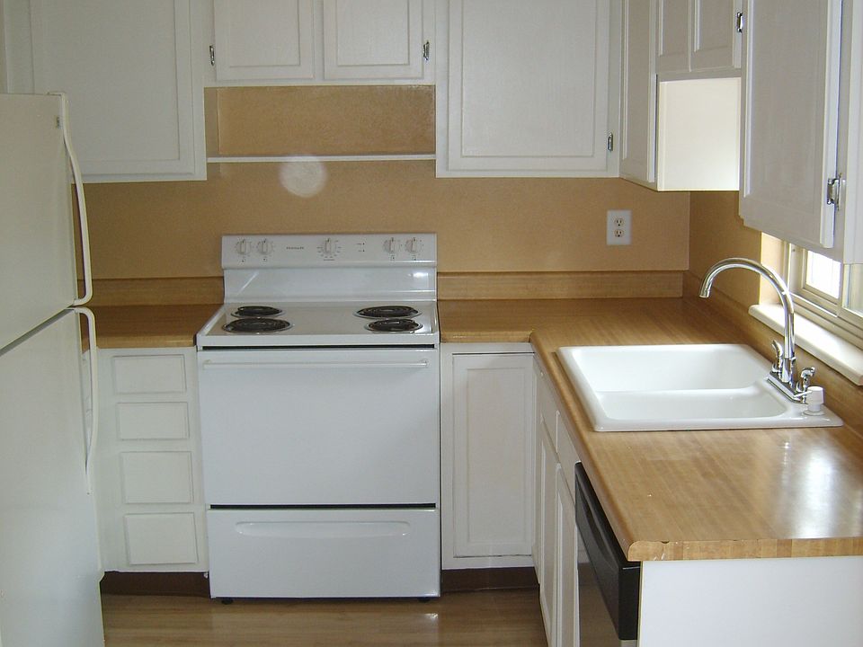 2nd image of 2908 S Revere St