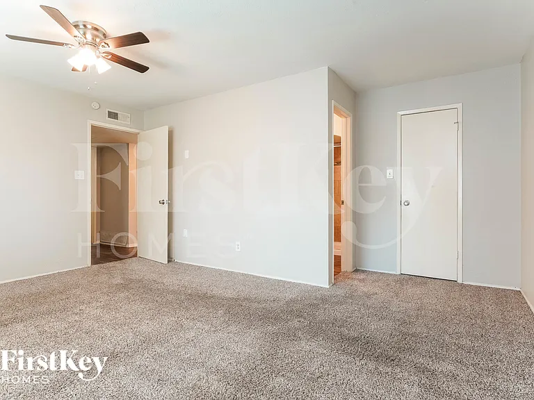 1316 Royal Oak Dr — Photo 10