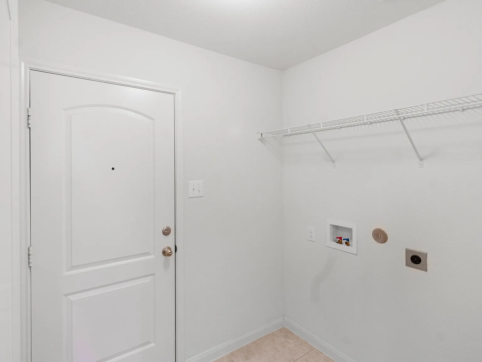 3 bed, 1928 sqft, $1,995 — Photo 4