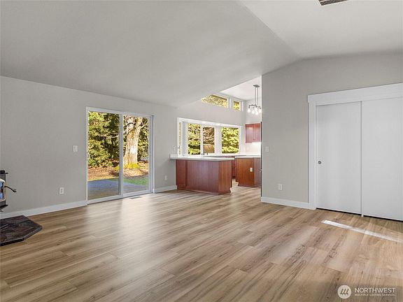 5th image of 1636 33rd Avenue NE