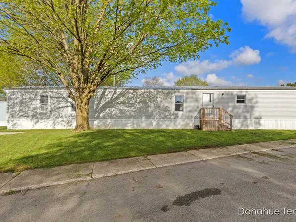 1800 W Main St #57, Lowell, MI 49331